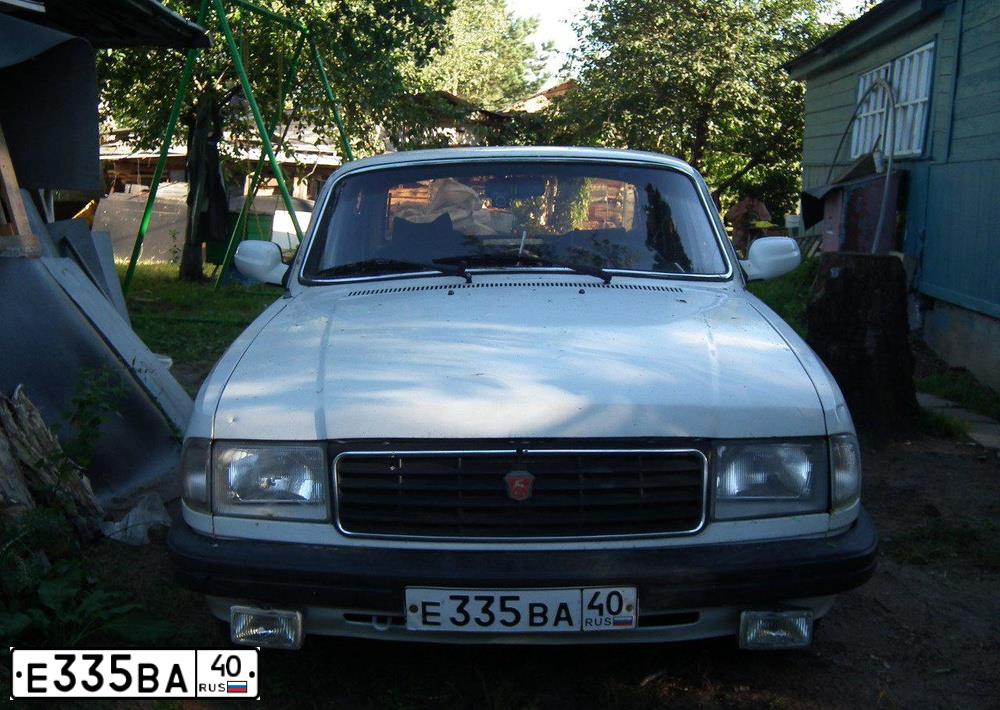 Фото автомобиля GAZ 3102 WOLGA, 1996 — госномер Е335ВА40. Цвет: СЕРО-БЕЛЫЙ