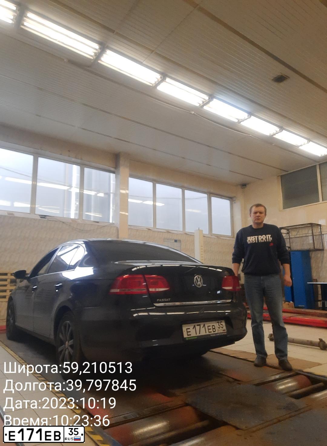 Фото автомобиля VOLKSWAGEN PASSAT, 2011 — госномер М060КА35. Цвет: ЧЕРНЫЙ