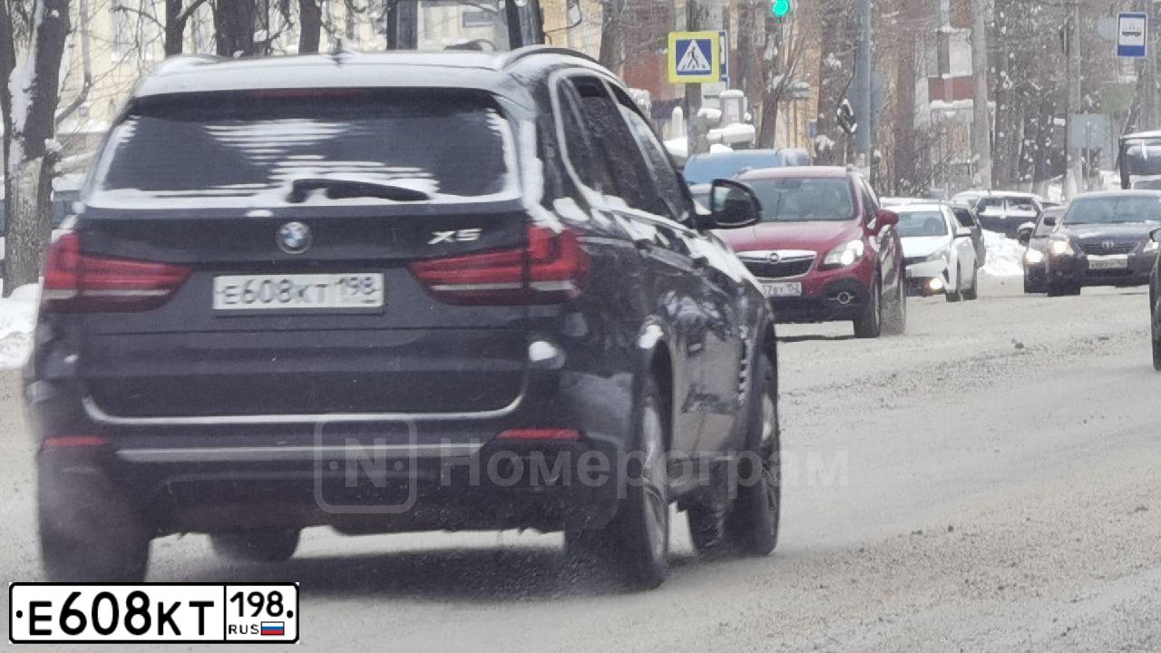 Фото автомобиля BMW X5, 2014 — госномер Е608КТ198. Цвет: ЧЕРНЫЙ