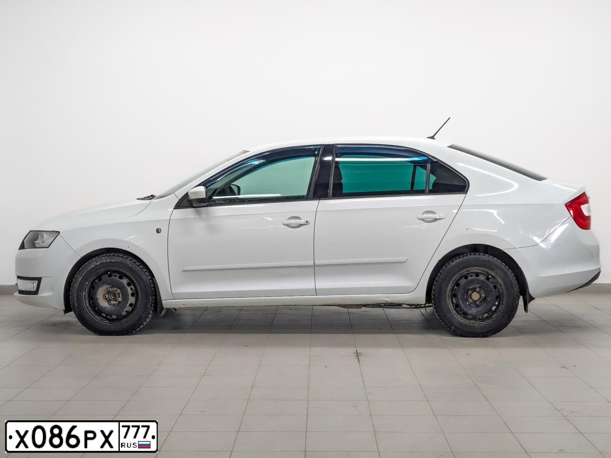 Фото автомобиля SKODA RAPID, 2016 — госномер Е702РО797. Цвет: Белый