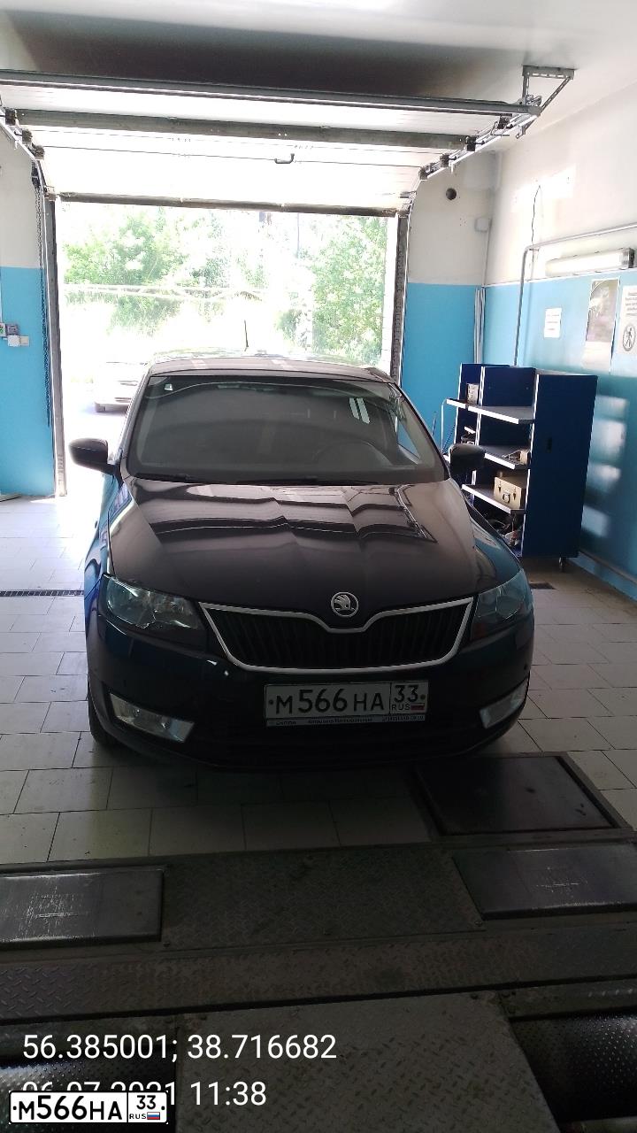 Фото автомобиля SKODA RAPID, 2014 — госномер М566НА33. Цвет: ТЕМНО-СИНИЙ
