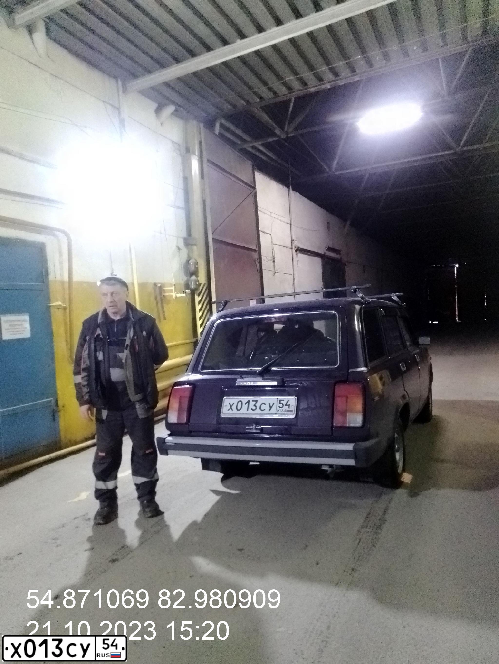 Фото автомобиля LADA 2104 LADA, 2002 — госномер Х013СУ54. Цвет: ФИОЛЕТОВЫЙ