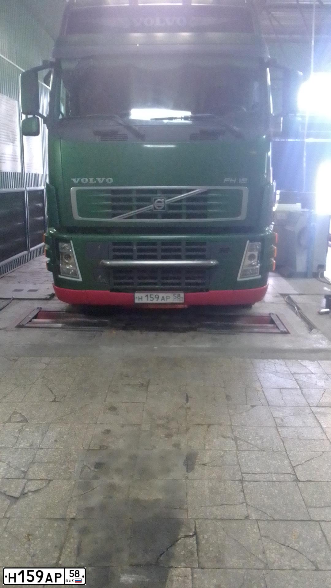 Фото автомобиля VOLVO SERIE FH /4X2/, 2005 — госномер Н159АР58. Цвет: ЗЕЛЕНЫЙ