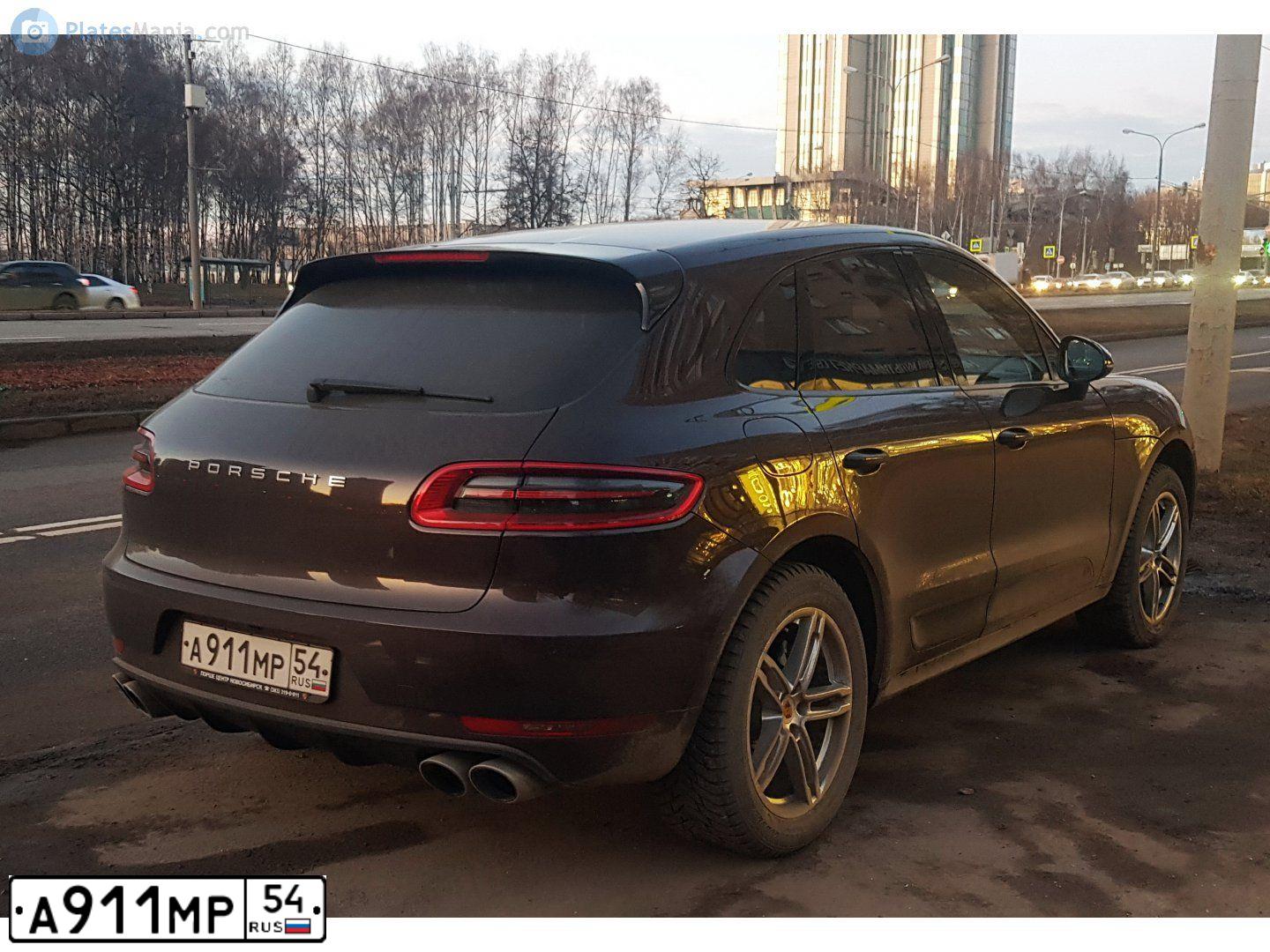 Фото автомобиля PORSCHE MACAN, 2015 — госномер А911МР54. Цвет: Коричневый