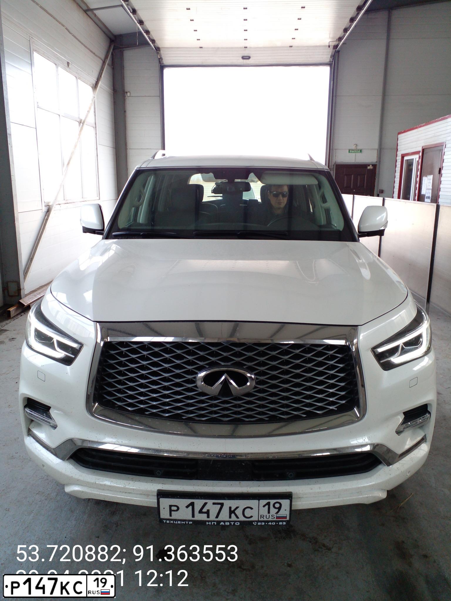 Фото автомобиля INFINITI QX80, 2018 — госномер К888КВ19. Цвет: Белый