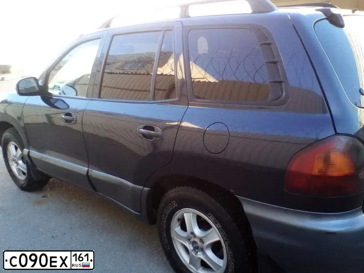 Фото автомобиля HYUNDAI I SANTA FE, 2003 — госномер С090ЕХ161. Цвет: ТЕМНО-СИНИЙ