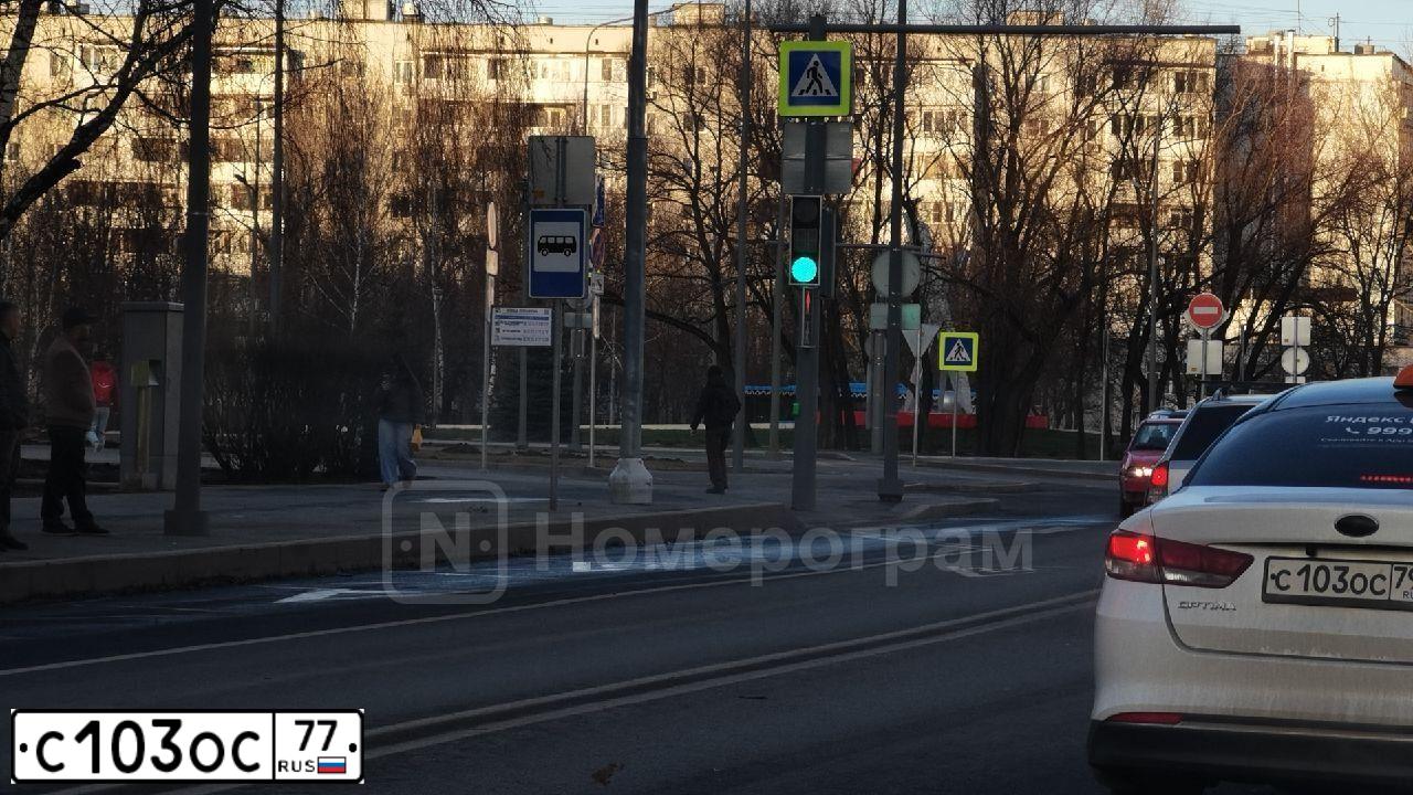 Фото автомобиля VOLVO ВОЛЬВО940 GL, 1994 — госномер С103ОС77. Цвет: ЗЕЛЕНЫЙ