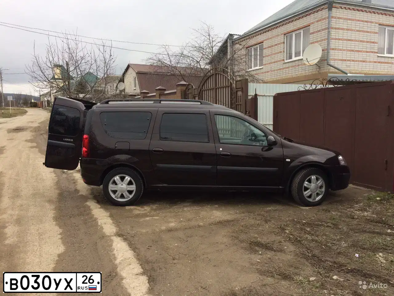 Фото автомобиля TOYOTA LAND CRUISER 150, 2018 — госномер Р427ХТ126. Цвет: Белый