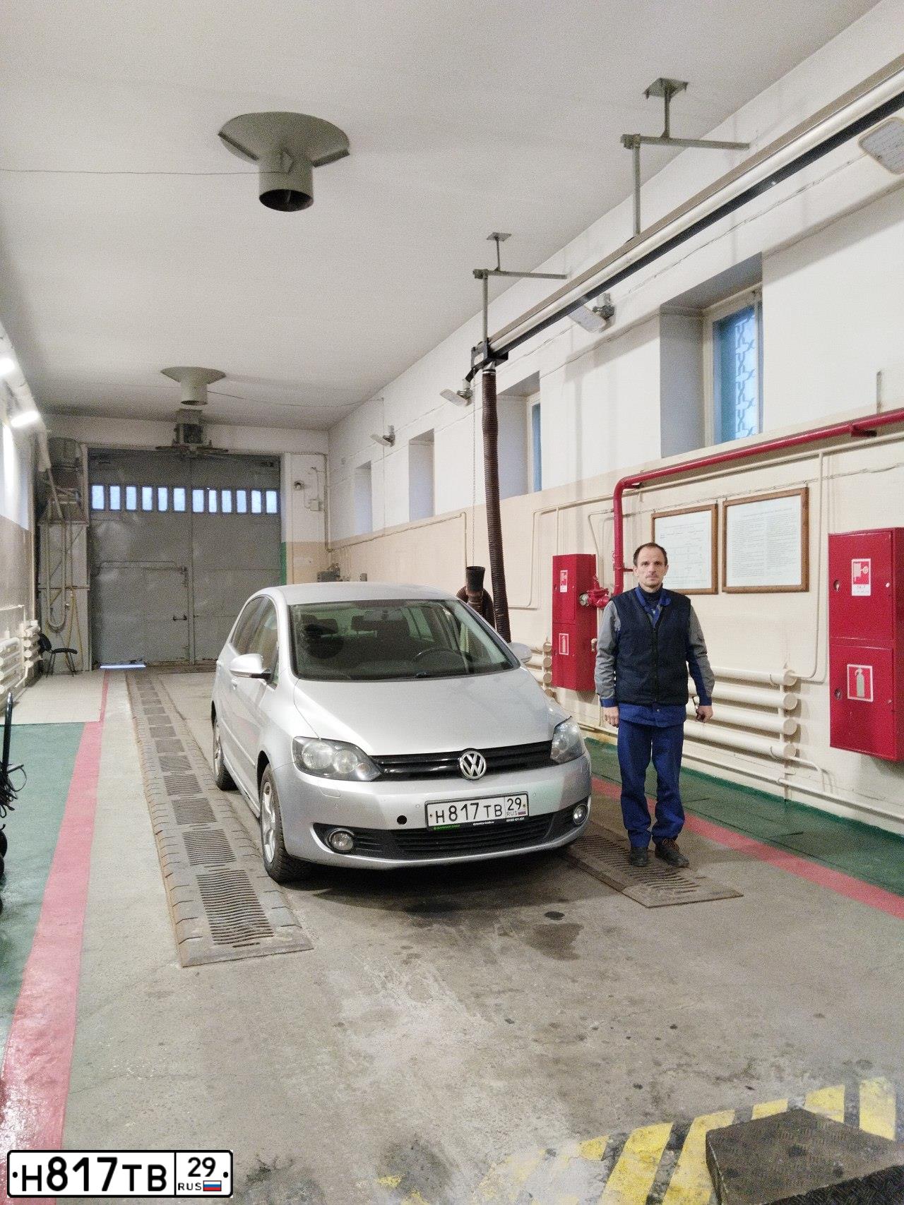 Фото автомобиля VOLKSWAGEN GOLF, 2012 — госномер О849ХТ29
