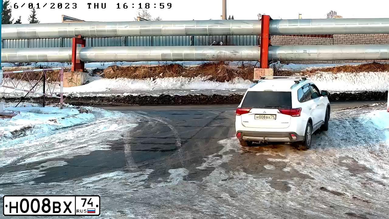 Фото автомобиля MITSUBISHI OUTLANDER, 2012 — госномер Р289КЕ774. Цвет: Серебристый