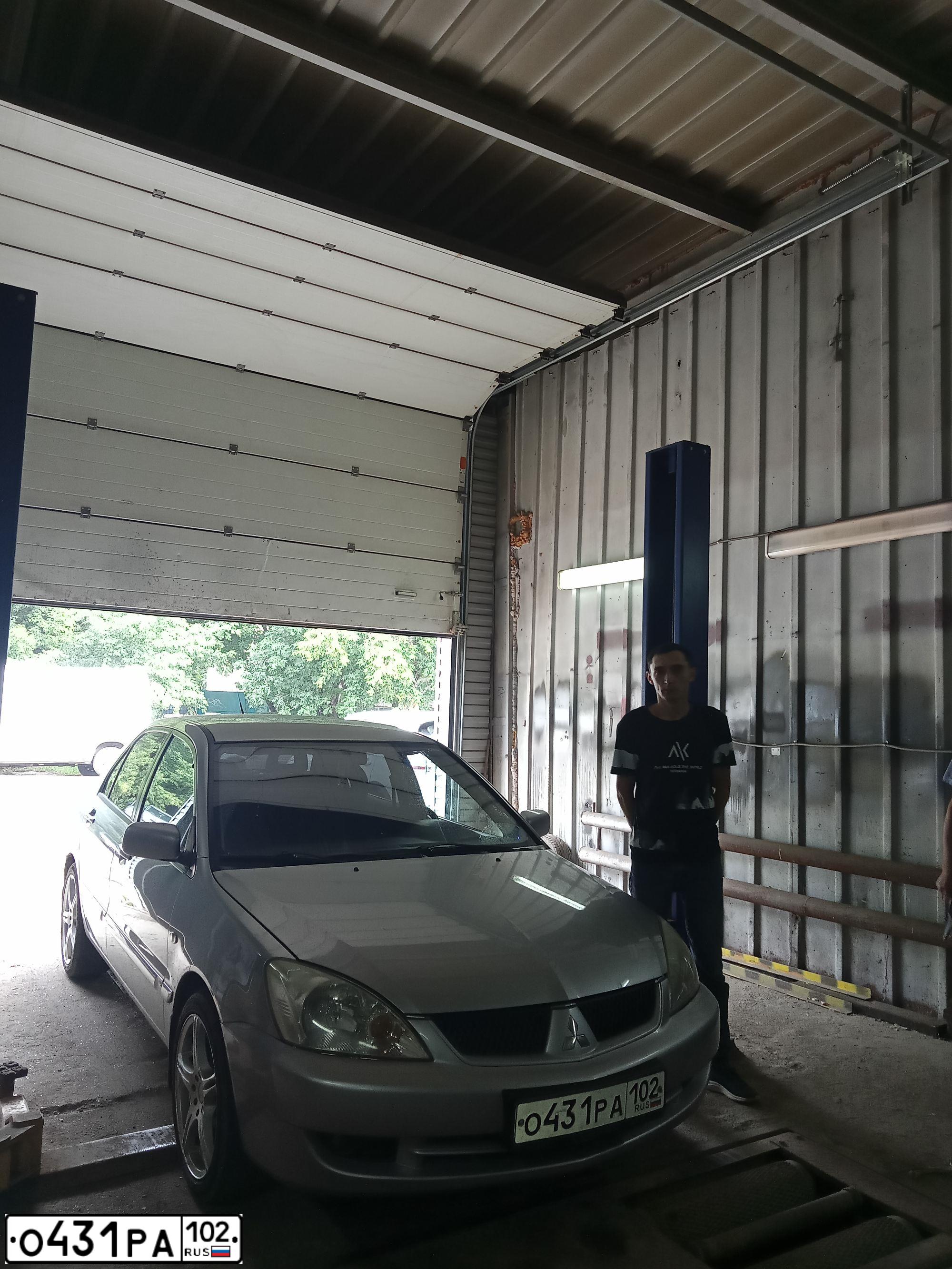 Фото автомобиля MITSUBISHI LANCER, 2009 — госномер М768ЕВ102. Цвет: Серебристый