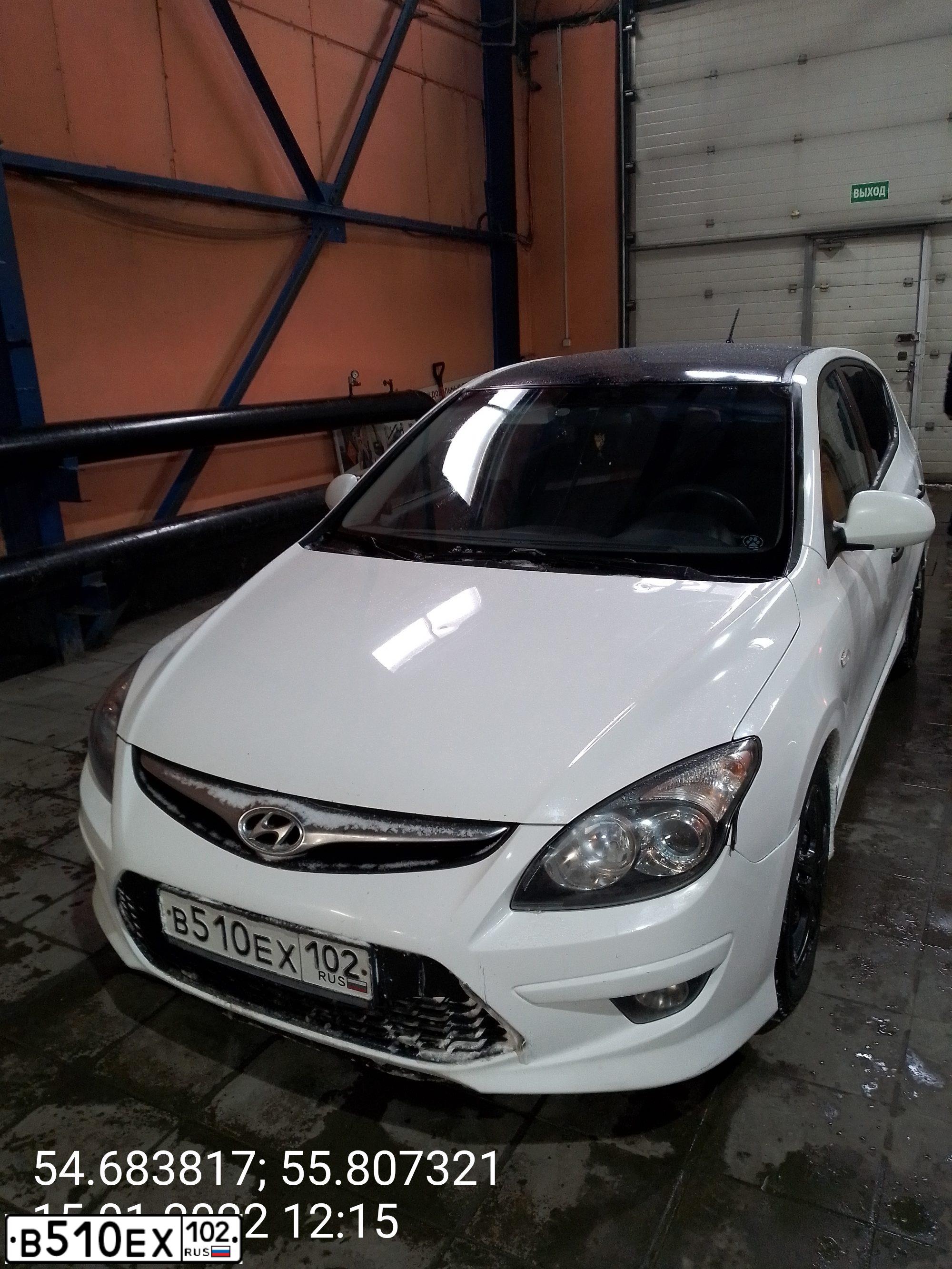 Фото автомобиля HYUNDAI I30, 2010 — госномер М226СМ702. Цвет: Белый