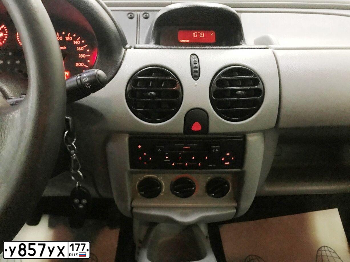 Фото автомобиля RENAULT KANGOO, 2003 — госномер А267УО799. Цвет: синий