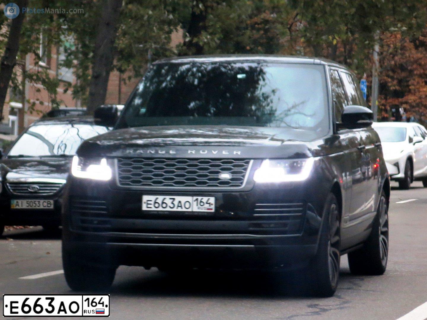 Фото автомобиля LAND ROVER RANGE ROVER, 2020 — госномер Е975МХ164. Цвет: ЧЕРНЫЙ