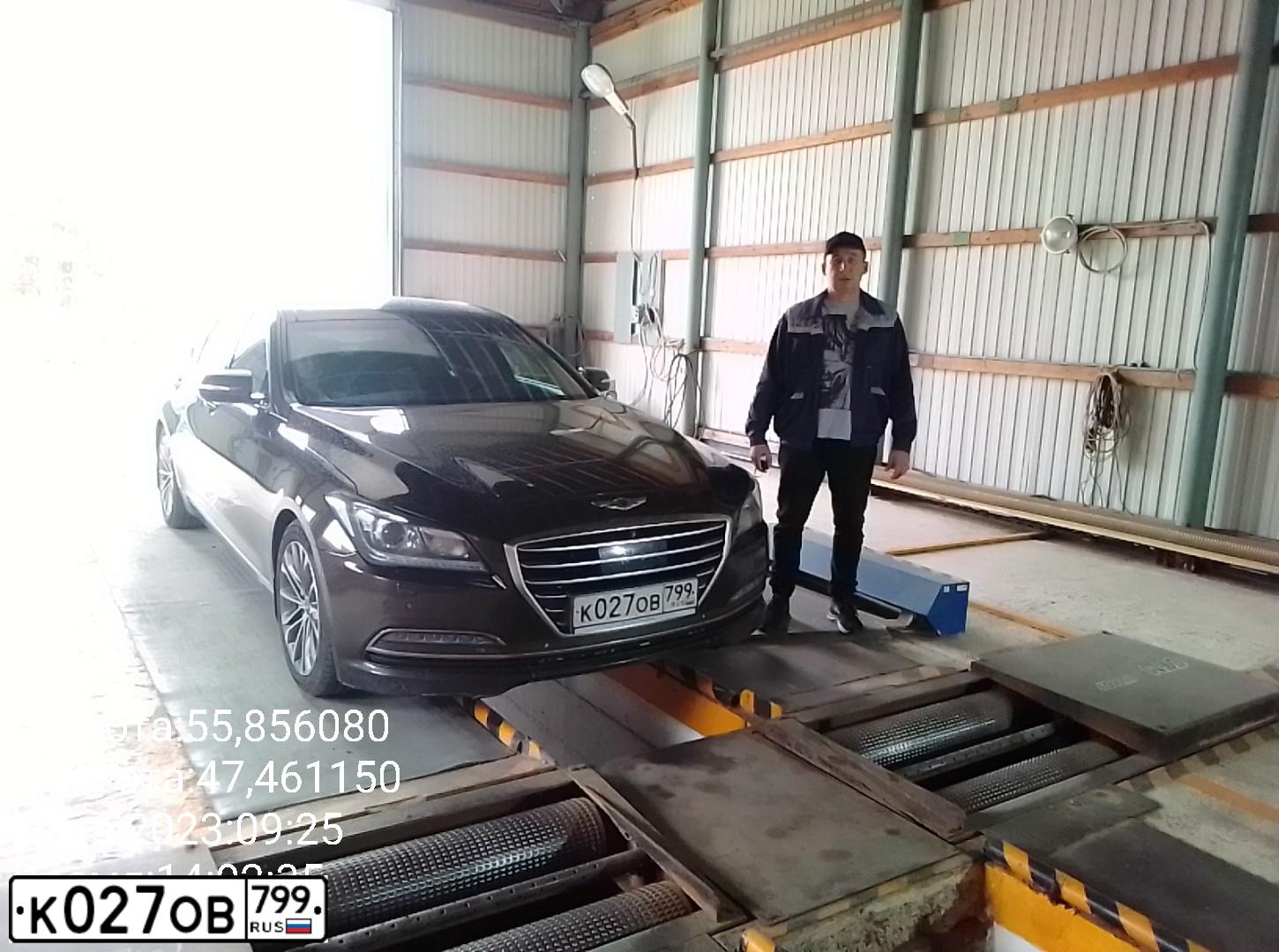 Фото автомобиля HYUNDAI GENESIS, 2014 — госномер М126СА21. Цвет: Коричневый
