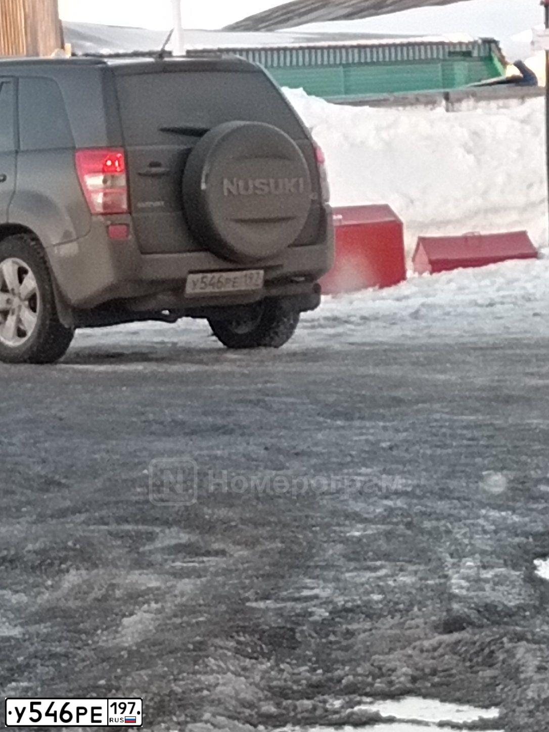 Фото автомобиля LEXUS GS, 2000 — госномер Н882АС198. Цвет: БОРДОВЫЙ