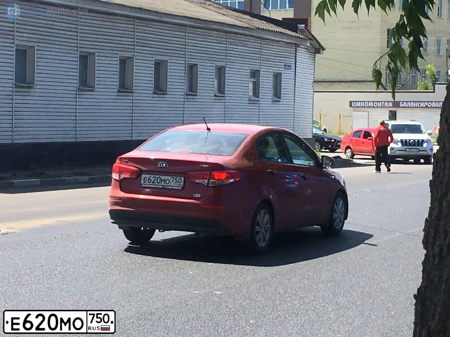 Фото автомобиля KIA RIO, 2016 — госномер Е620МО750. Цвет: КРАСНЫЙ