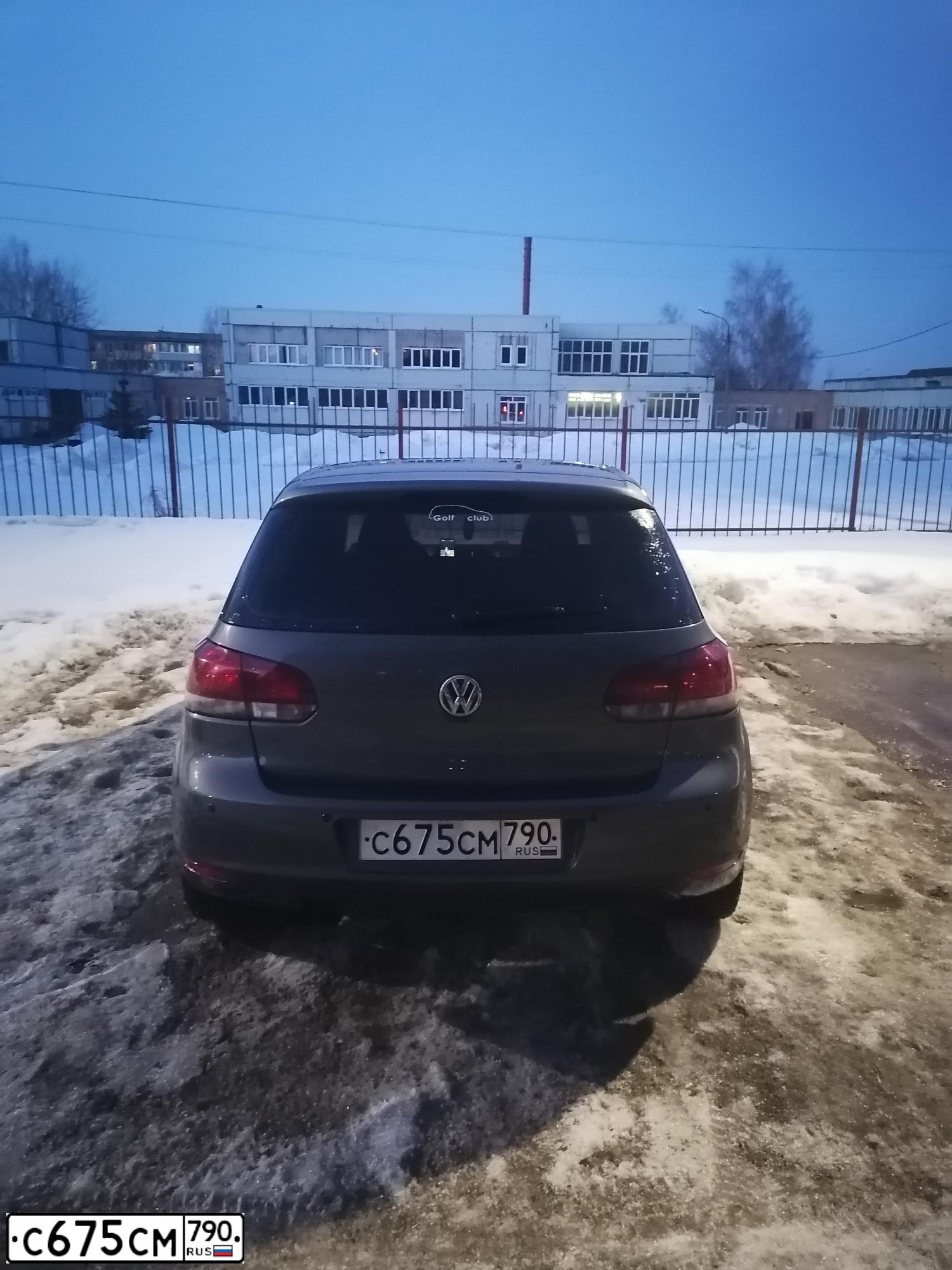 Фото автомобиля VOLKSWAGEN GOLF, 2009 — госномер Т538АЕ799. Цвет: СЕРЫЙ