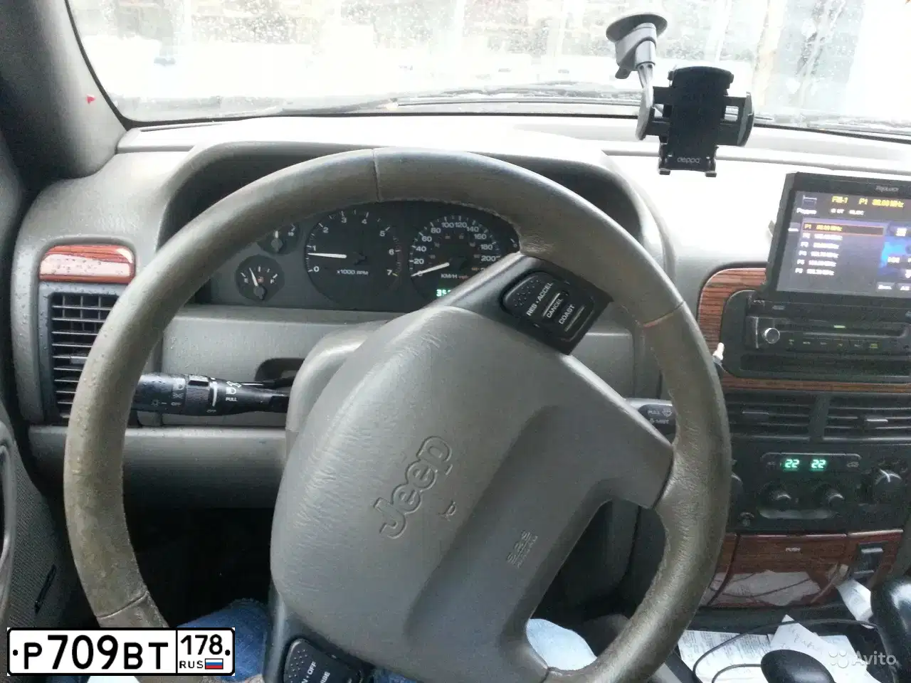 Фото автомобиля JEEP GRAND CHEROKEE, 1999 — госномер Р709ВТ178. Цвет: ВИШНЕВЫЙ
