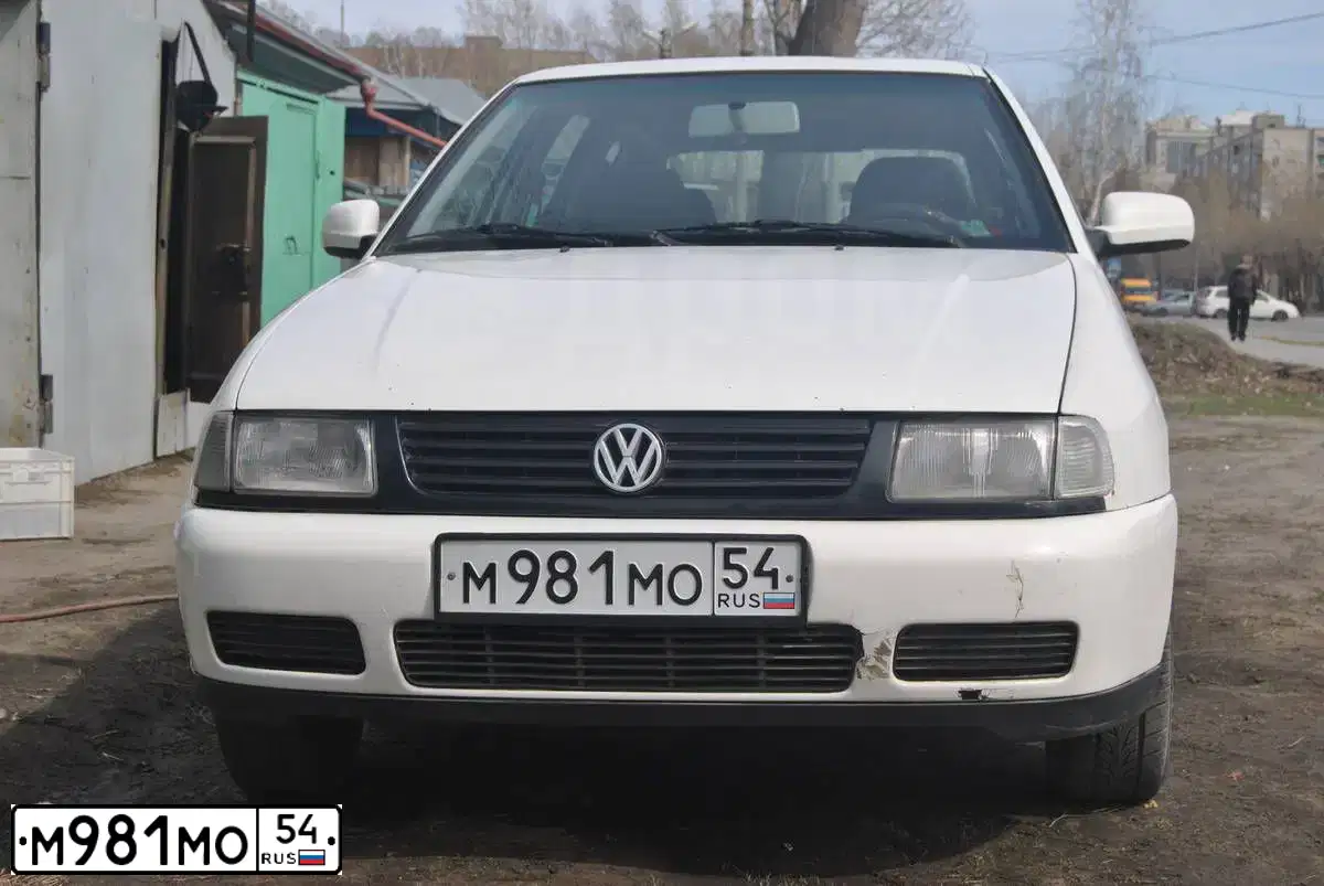 Фото автомобиля LADA 2108 SAMARA, 1998 — госномер К825ЕМ54. Цвет: ЯРКО БЕЛЫЙ