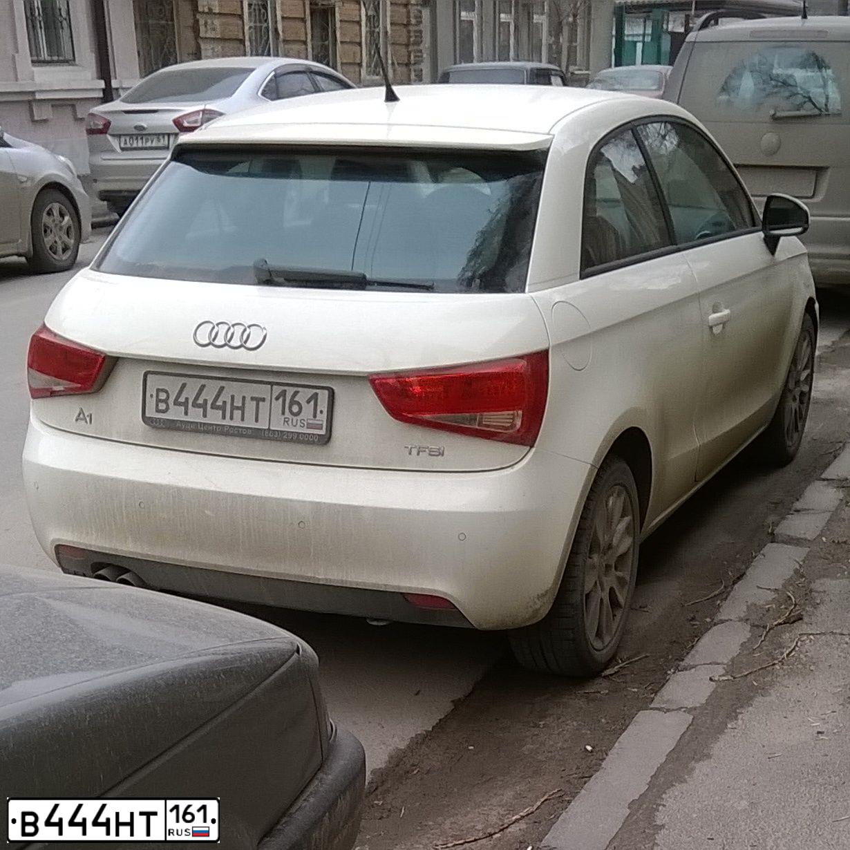 Фото автомобиля AUDI Q3, 2015 — госномер В444НТ161. Цвет: Белый