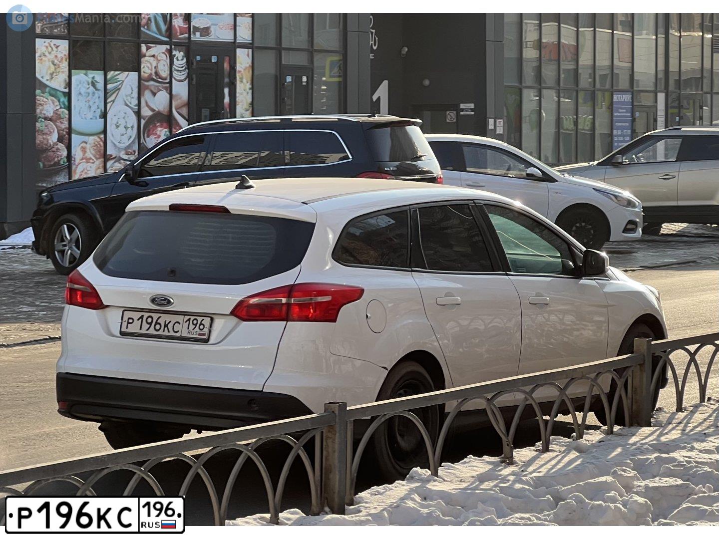 Фото автомобиля FORD FOCUS, 2017 — госномер С728РК196. Цвет: Белый