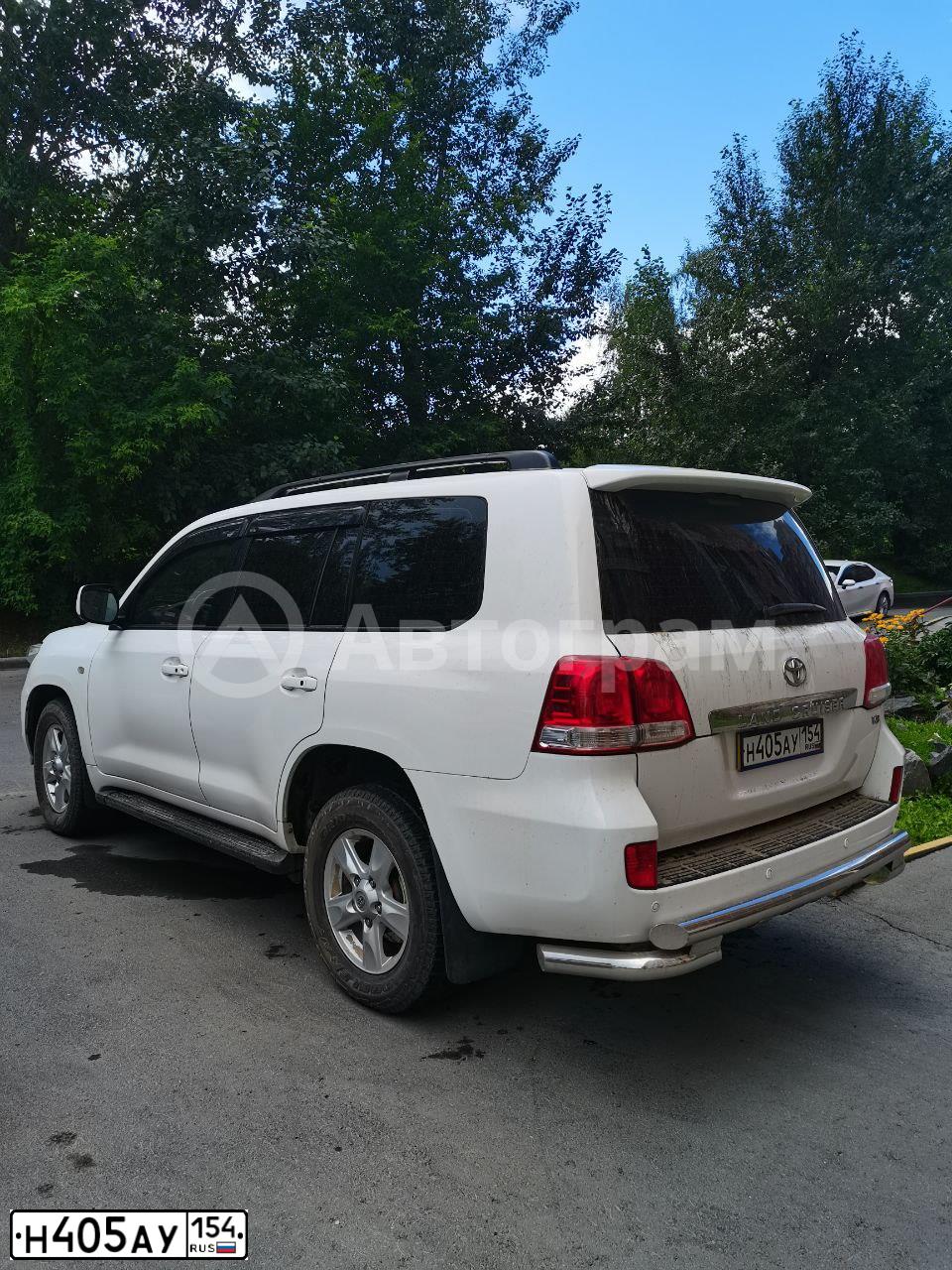 Фото автомобиля TOYOTA LANDCRUISER 200, 2010 — госномер К030СВ54. Цвет: Белый