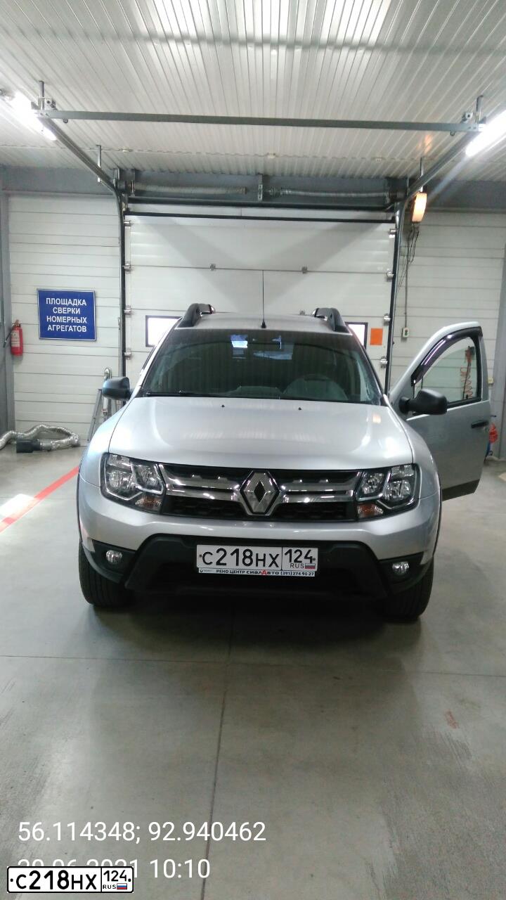 Фото автомобиля RENAULT DUSTER, 2018 — госномер С218НХ124. Цвет: СВЕТЛО-СЕРЫЙ
