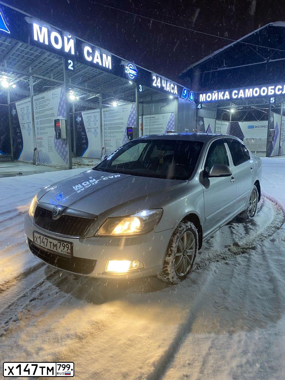 Фото автомобиля SKODA OCTAVIA, 2012 — госномер Х147ТМ799. Цвет: Серебристый