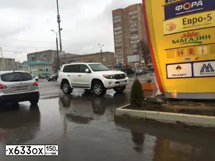 Фото автомобиля NISSAN QASHQAI, 2008 — госномер Х633ОХ150. Цвет: СЕРЫЙ