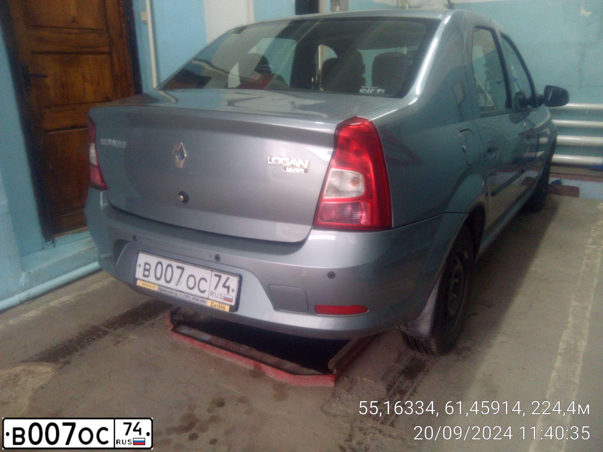 Фото автомобиля RENAULT LOGAN, 2012 — госномер М179ЕО774. Цвет: синий
