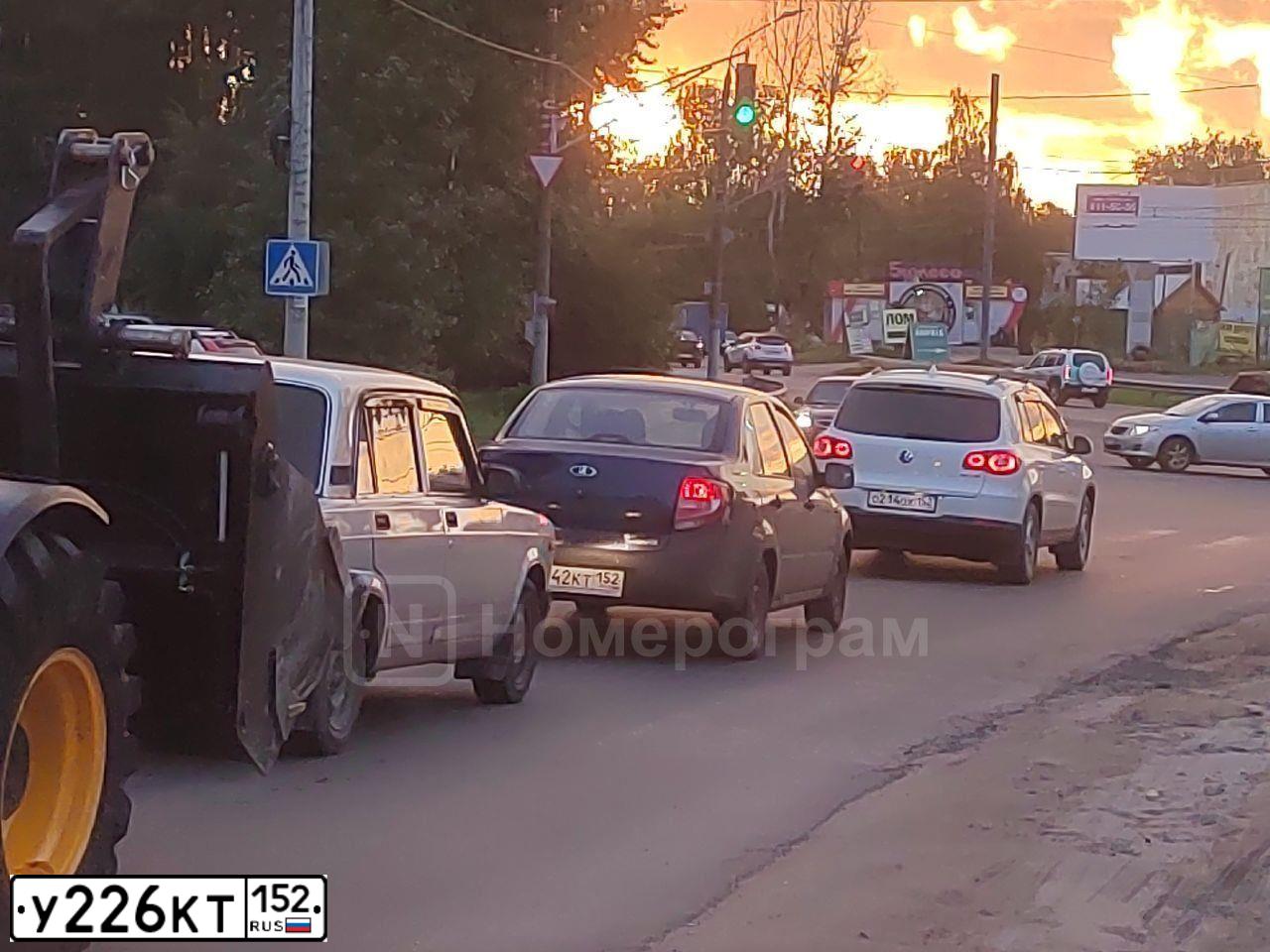 Фото автомобиля LADA 2172 PRIORA, 2011 — госномер У226КТ152. Цвет: Серо-сине-зеленый