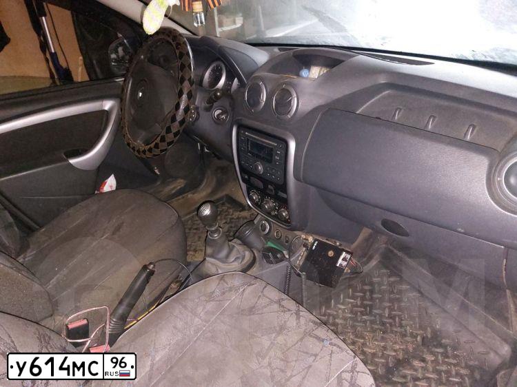 Фото автомобиля RENAULT DUSTER, 2012 — госномер У614МС96. Цвет: БЕЖЕВЫЙ