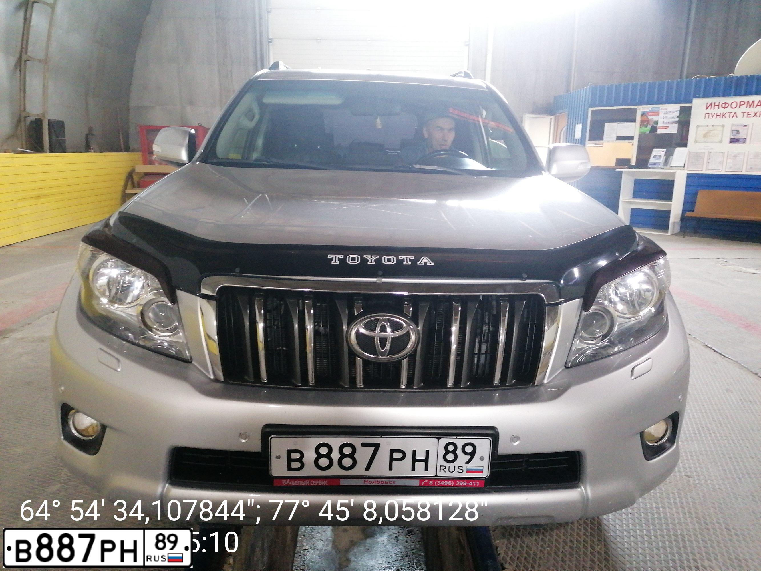 Фото автомобиля TOYOTA LANDCRUISER, 2012 — госномер В887РН89. Цвет: Серебристый