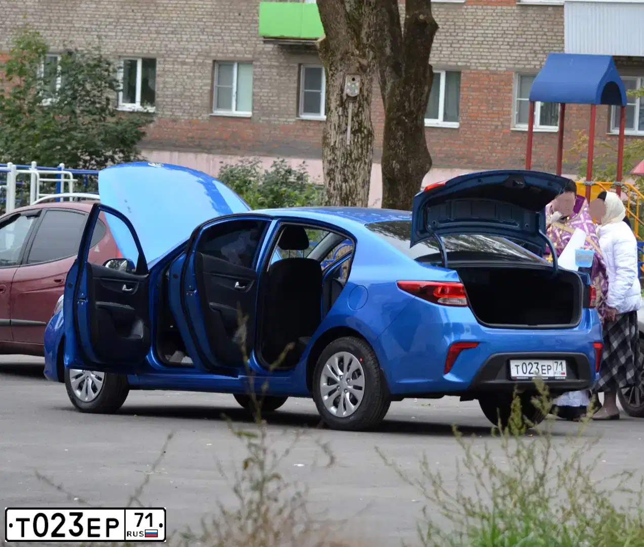 Фото автомобиля KIA RIO, 2017 — госномер Т023ЕР71. Цвет: СИНИЙ