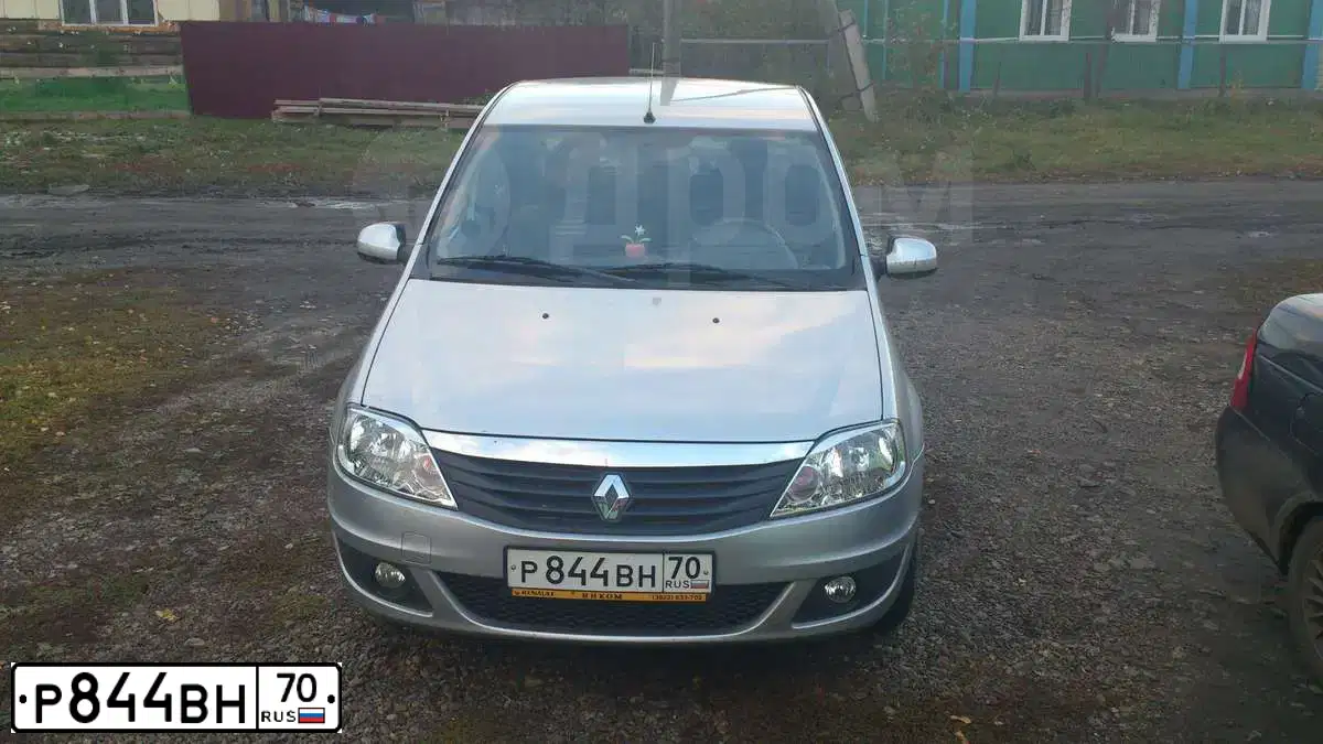 Фото автомобиля RENAULT LOGAN, 2012 — госномер Р844ВН70. Цвет: СВЕТЛО-СЕРЫЙ