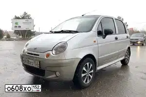 Фото автомобиля DAEWOO MATIZ, 2012 — госномер М704МВ178. Цвет: Серебристый