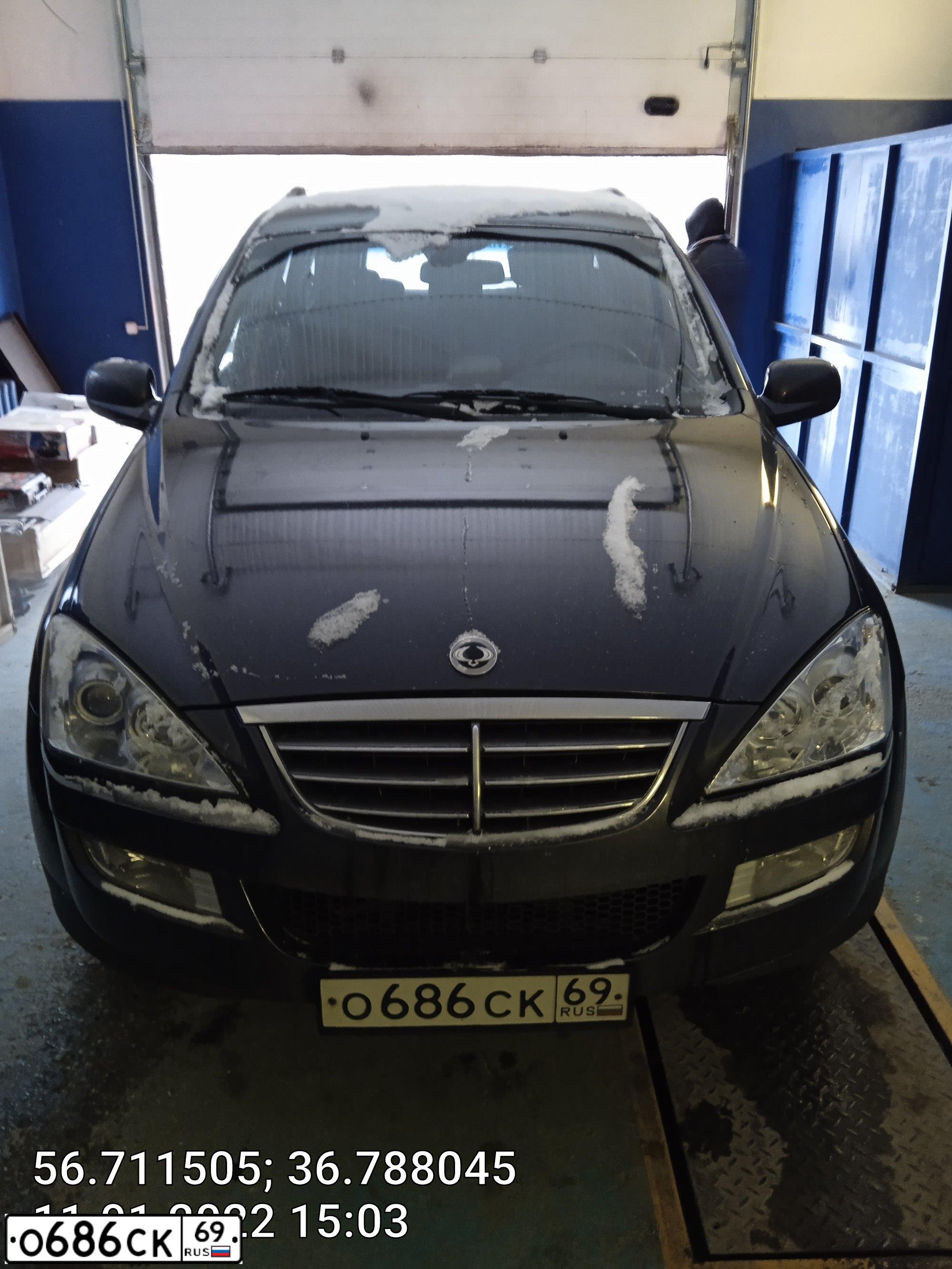 Фото автомобиля SSANGYONG KYRON, 2011 — госномер О686СК69. Цвет: СЕРЫЙ