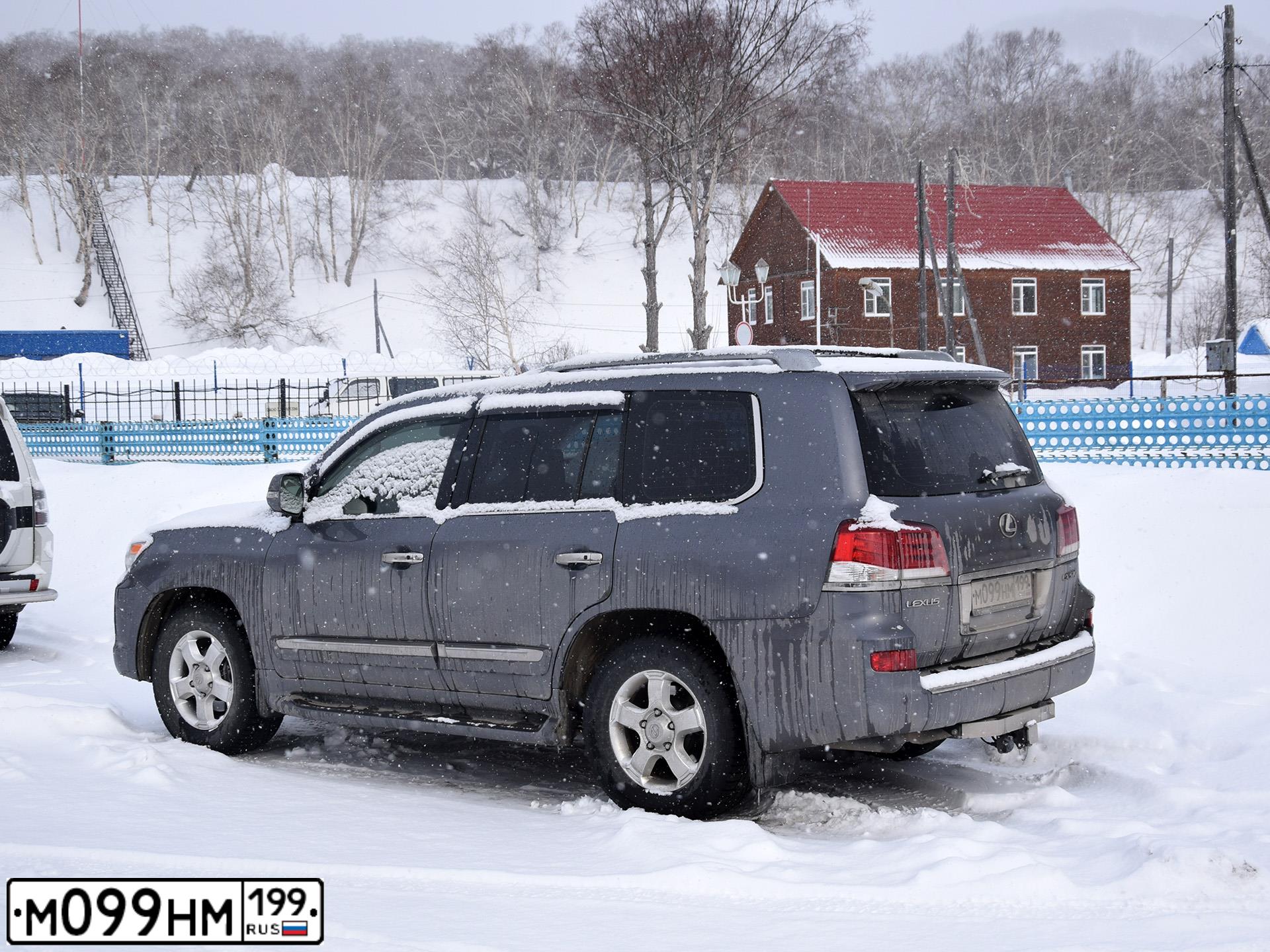 Фото автомобиля LEXUS LX, 2012 — госномер М099НМ199. Цвет: СЕРЫЙ