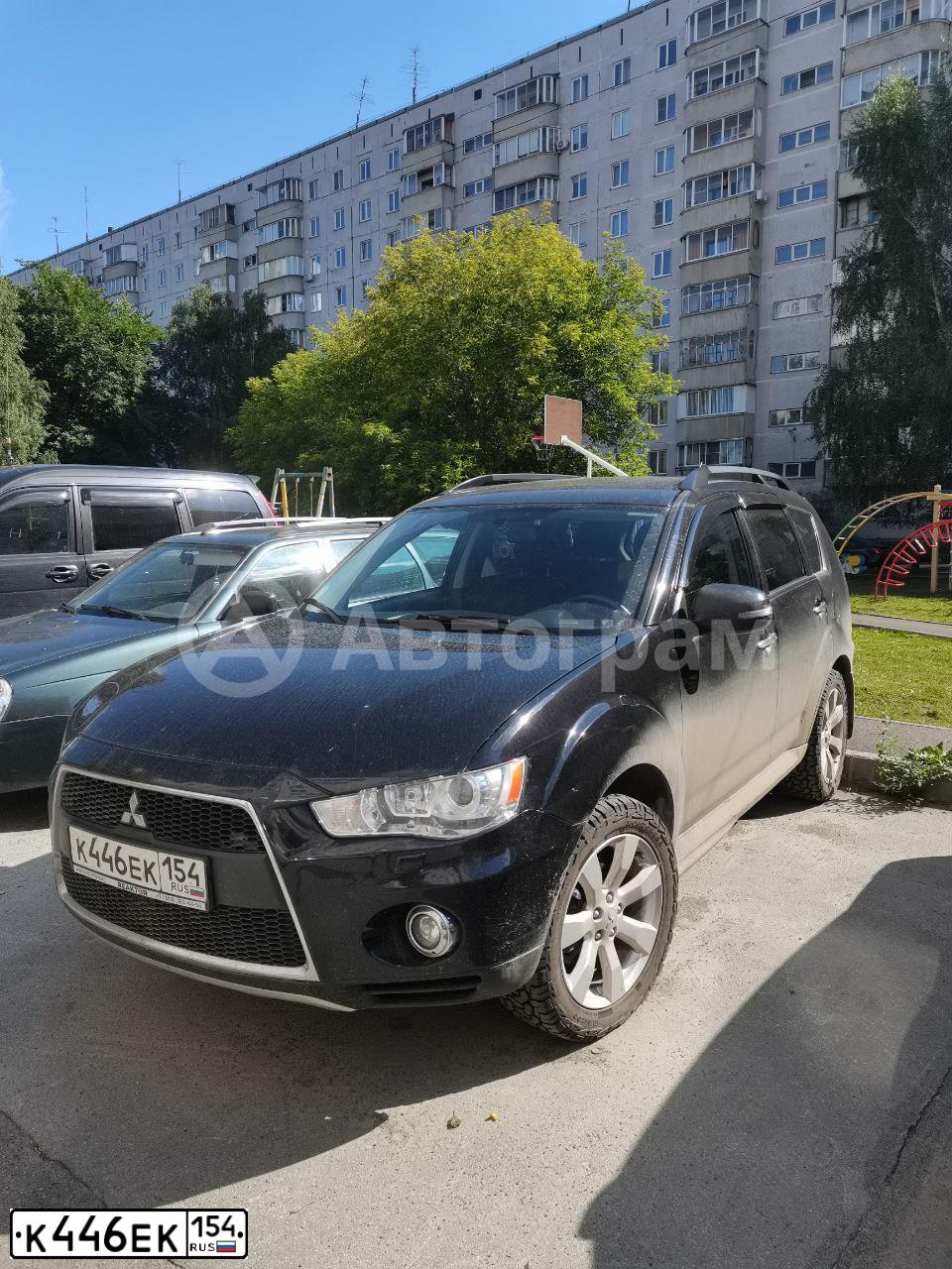 Фото автомобиля MITSUBISHI OUTLANDER, 2012 — госномер К446ЕК154. Цвет: ЧЕРНЫЙ