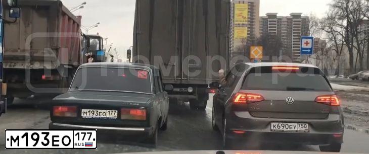 Фото автомобиля LADA 2107, 2006 — госномер М193ЕО177. Цвет: ЗЕЛЕНЫЙ ТЕМНЫЙ