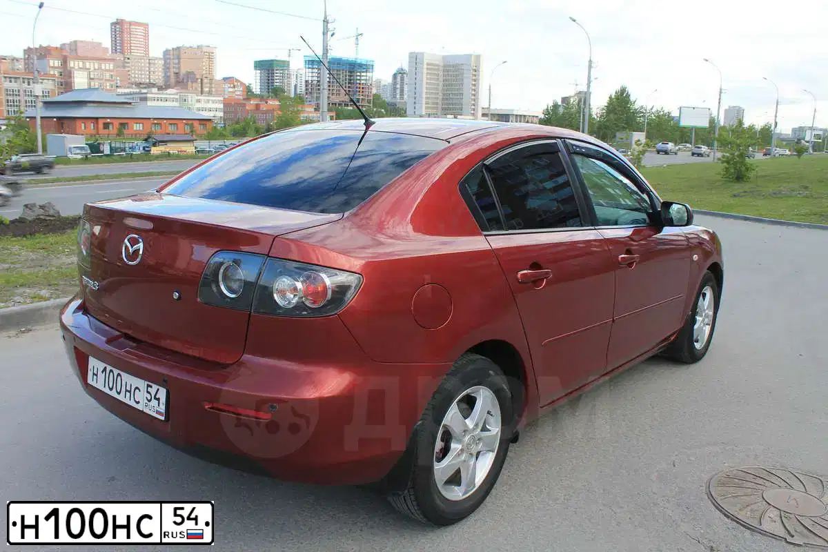Фото автомобиля MAZDA 3, 2008 — госномер Н100НС54. Цвет: Красный