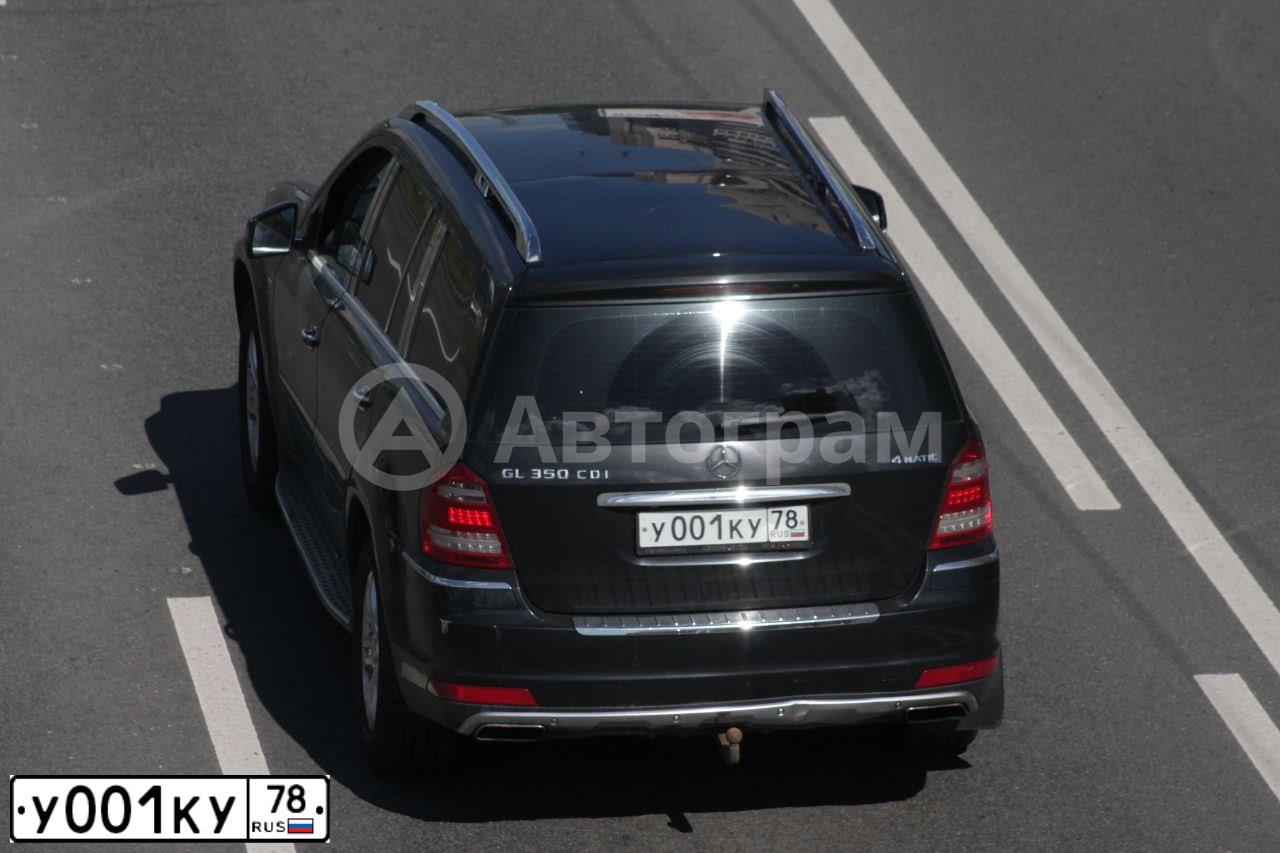 Фото автомобиля CHRYSLER SERIE 300, 2006 — госномер В777АЕ53. Цвет: ЧЕРНЫЙ