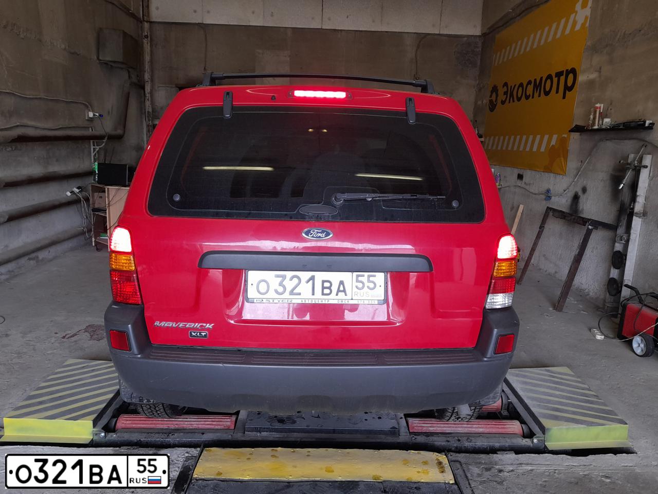 Фото автомобиля FORD MAVERICK, 2001 — госномер О321ВА55. Цвет: КРАСНЫЙ