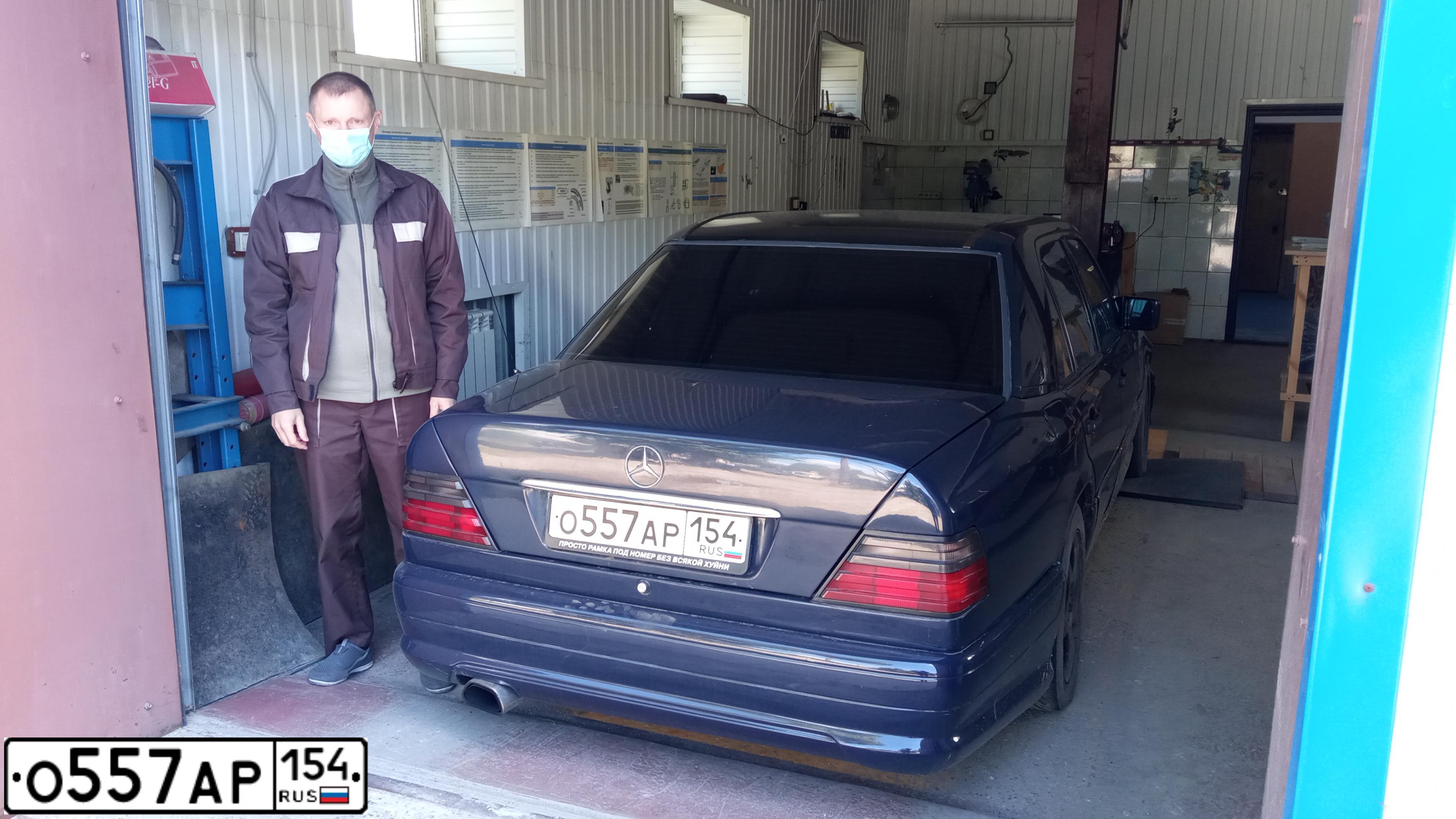 Фото автомобиля MERCEDES E-KLASSE, 1988 — госномер О557АР154. Цвет: Темно-синий