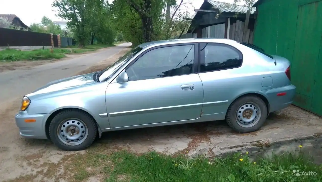 Фото автомобиля HYUNDAI ACCENT, 2003 — госномер Е569ВУ190. Цвет: ГОЛУБОЙ
