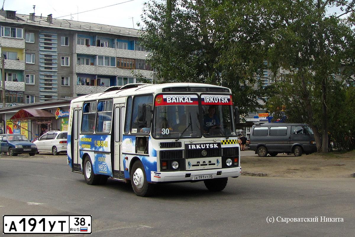 Фото автомобиля PAZ 3205, 2002 — госномер А191УТ38. Цвет: БЕЛО-СИНИЙ