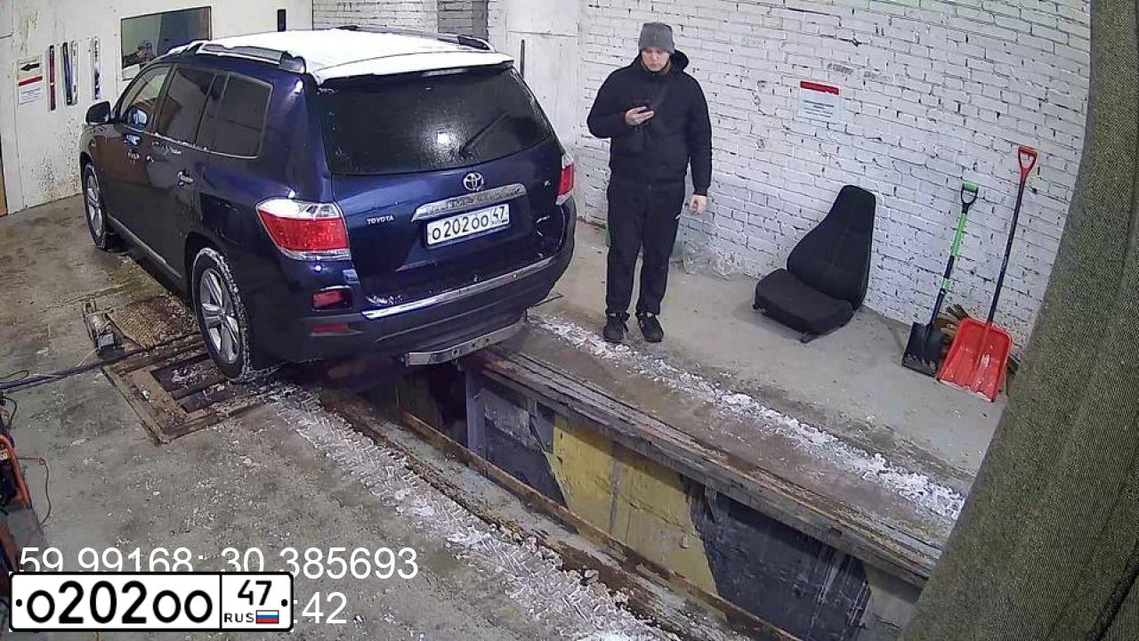 Фото автомобиля TOYOTA HIGHLANDER, 2013 — госномер Р444КМ47. Цвет: ТЕМНО-СИНИЙ