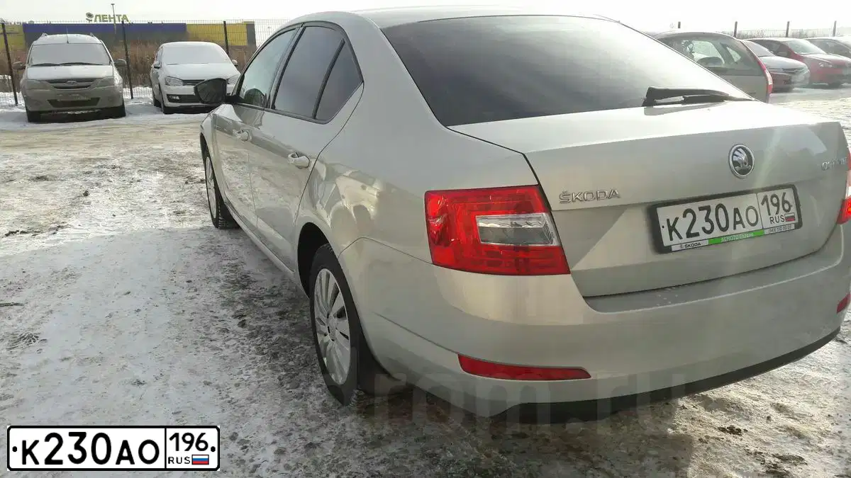 Фото автомобиля SKODA OCTAVIA, 2014 — госномер К230АО196. Цвет: Серебристо-Желтый