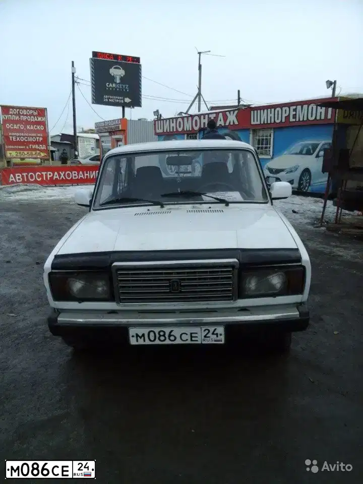 Фото автомобиля LADA 2107, 2006 — госномер Х003НС124. Цвет: ЯРКО-БЕЛЫЙ